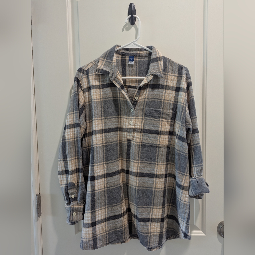 Old Navy Maternity Flannel Plaid Casual Button Down Shirt